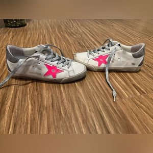 Golden Goose sneakers with pink star and silver laces